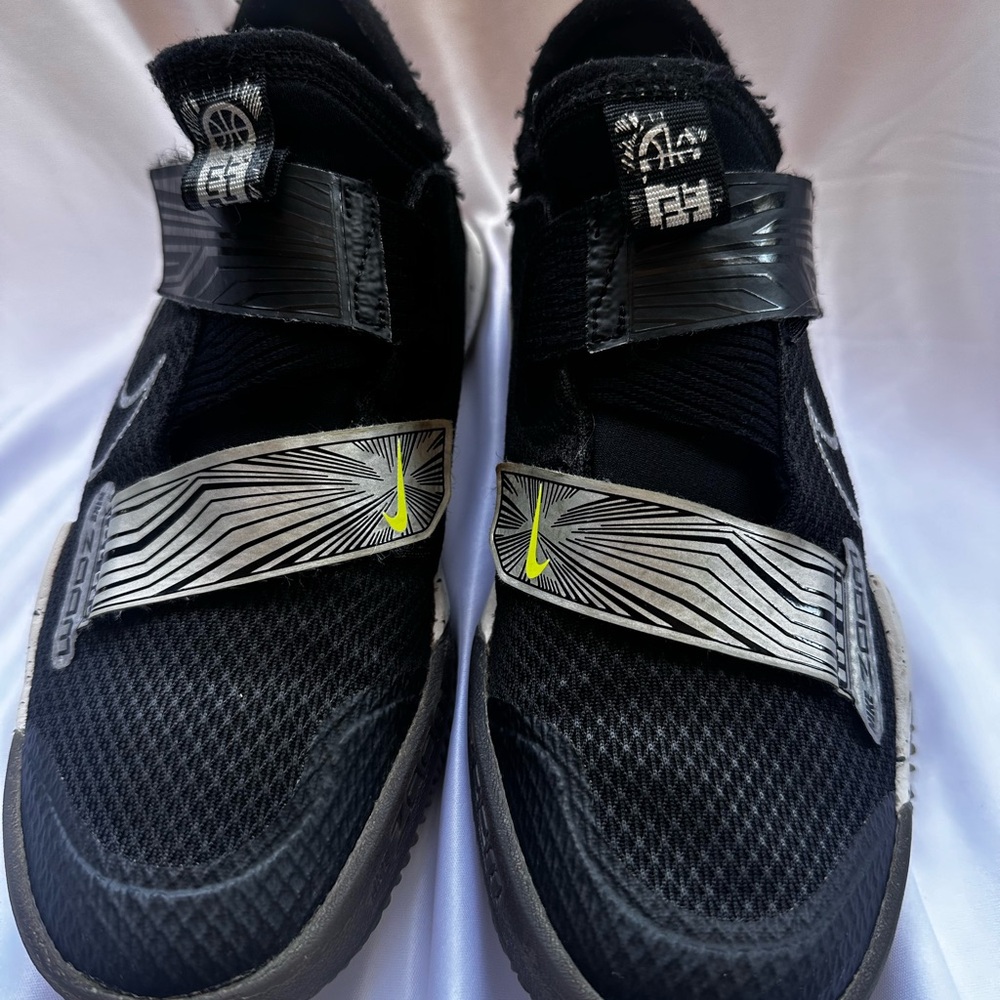 Nike Men's Black and Yellow Athletic Shoes